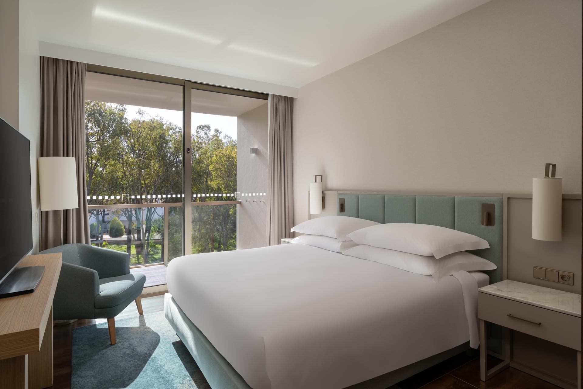 Double bed and a balcony in a Double Room