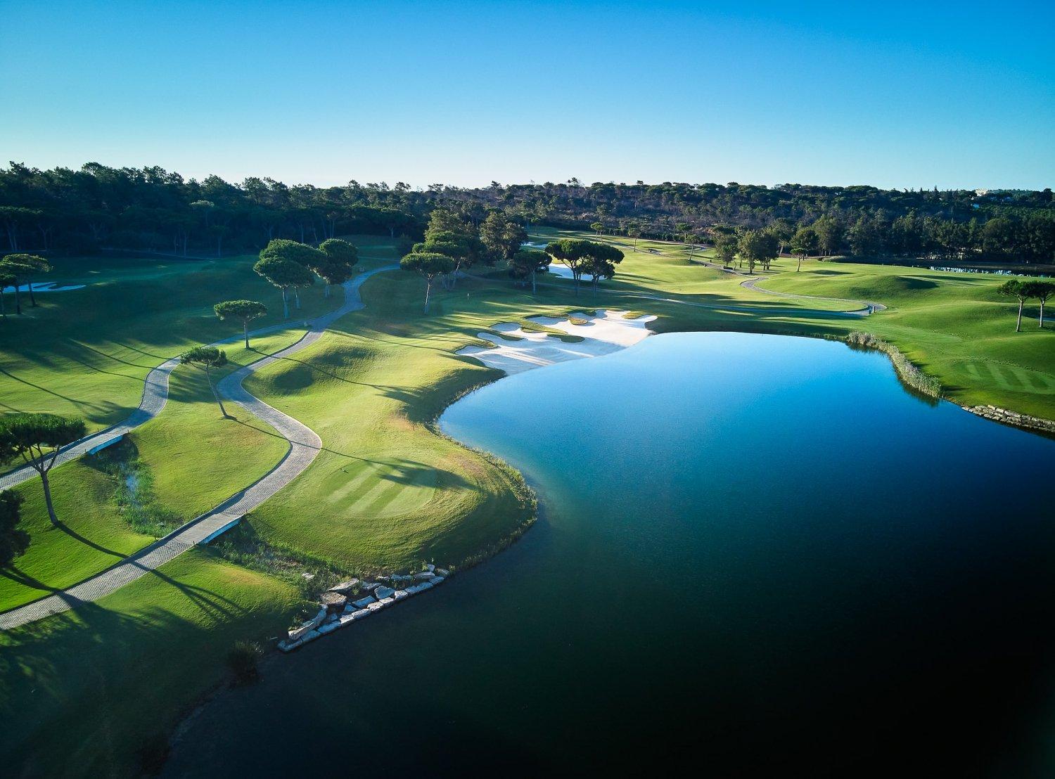 Aerial view of Quinta do Lago with a tee shot over a large water hazard