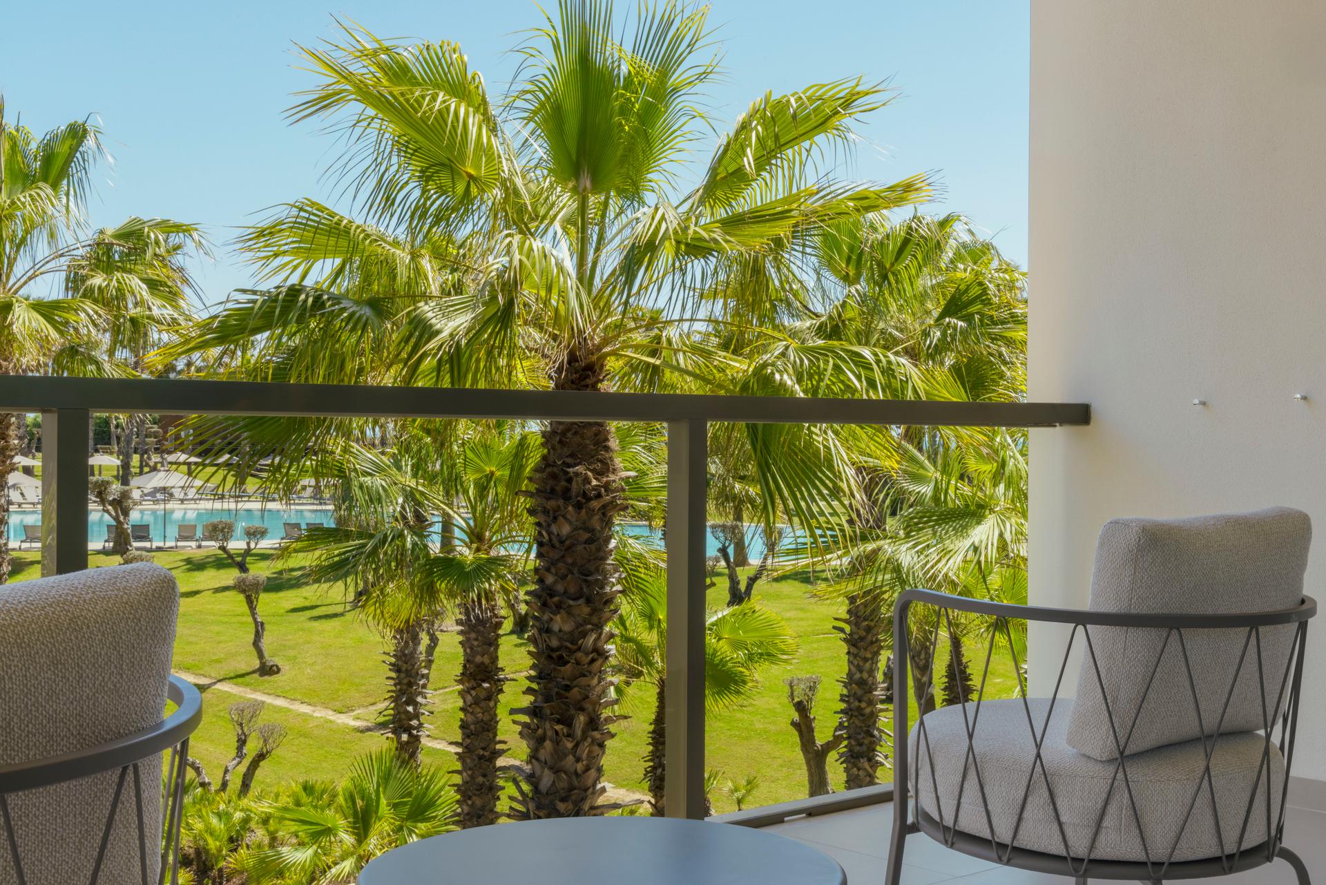 Balcony with restricted view of the swimming pool