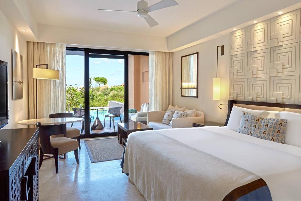Double bed room with a personal swimming pool on the patio
