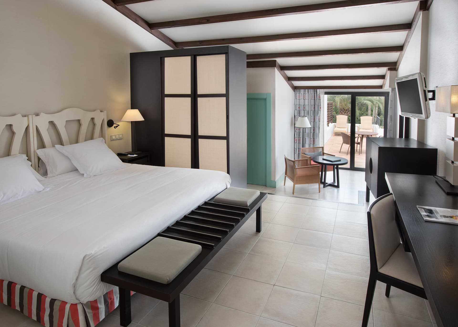 A double bed suite with an outdoor patio space