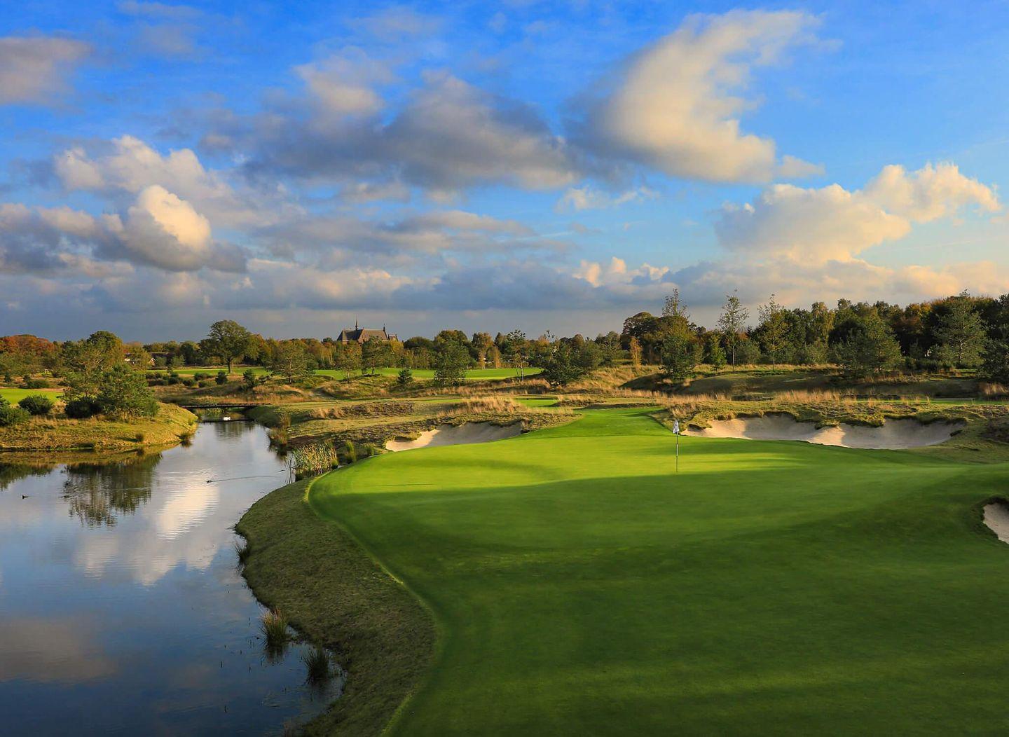 A smooth green sandwiched between a deep sand bunker and a large water hazard
