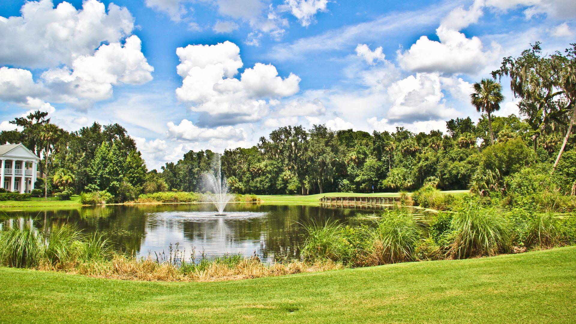 Water fountain in the centre of a pond at the Celebration Golf Club