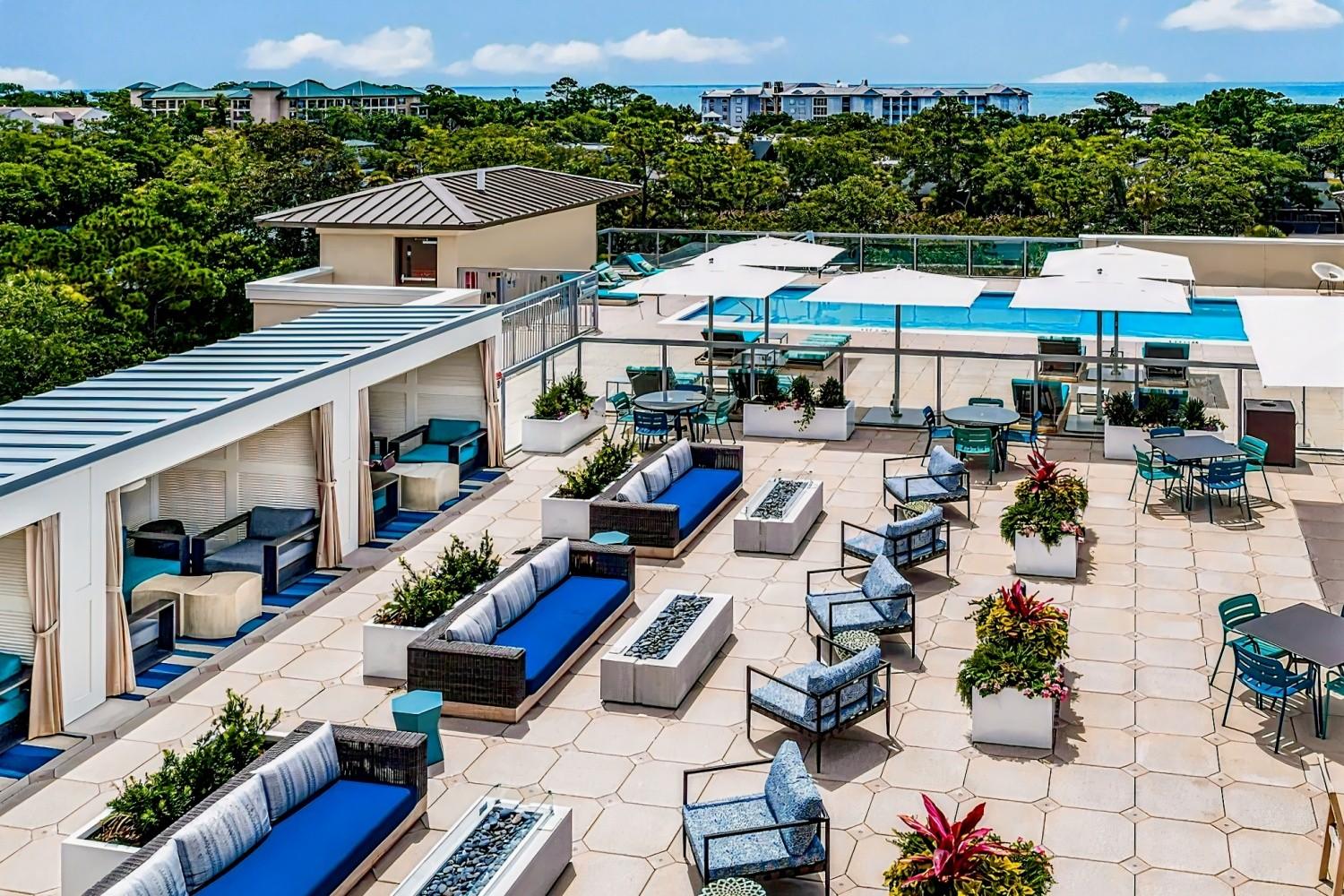 Outdoor seating, cabanas and swimming pool at the Courtyard Hilton Head Island