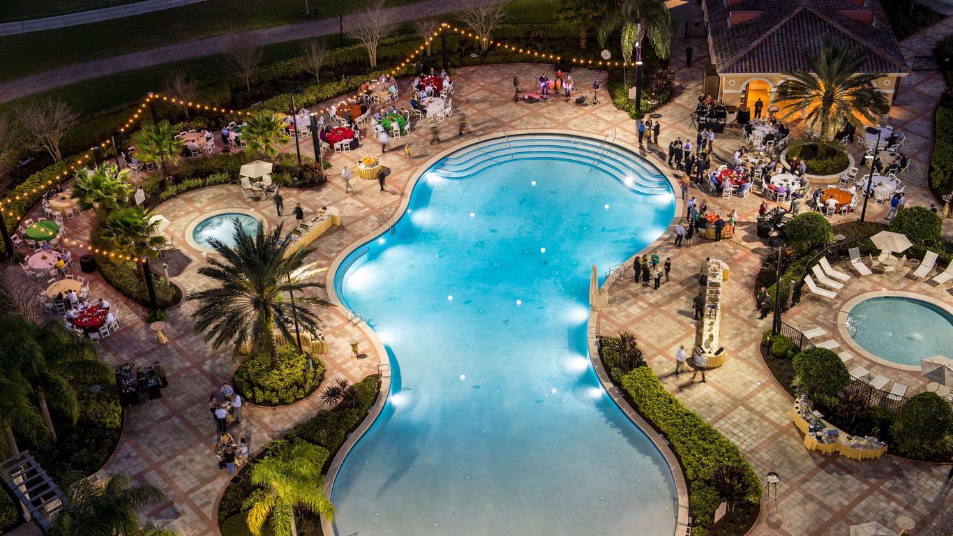 Guests enjoying their evening besides the pool at the Rosen Shingle Creek