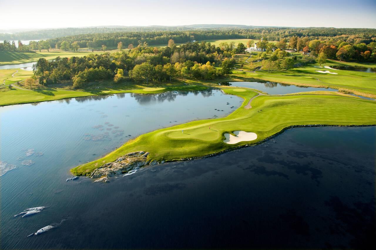 Aerial view of a well maintained fairway leading to a smooth green