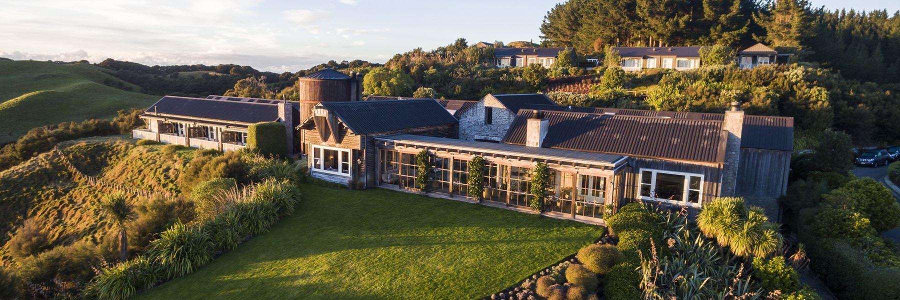 The Cape Kidnappers Resort clubhouse overlooking the course