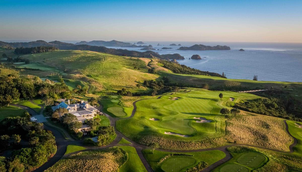 The Cape Kidnappers Resort clubhouse overlooking a well maintained fairway and green