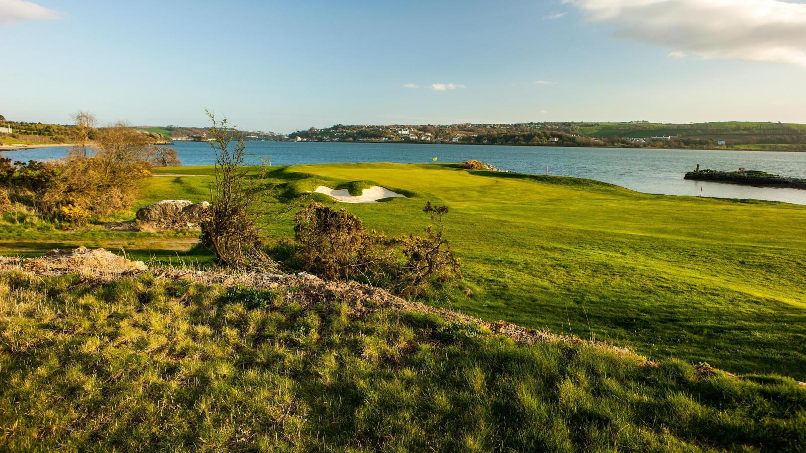 A striking coastal hole with a well-guarded green and panoramic views of the bay.