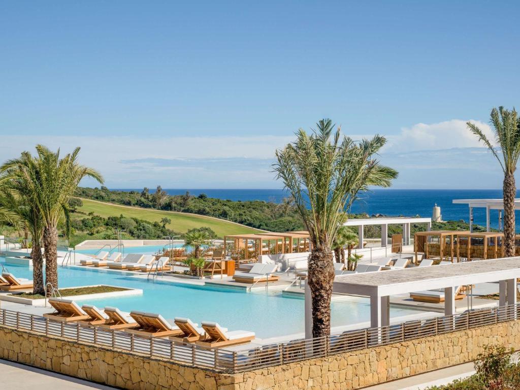 Outdoor swimming pool