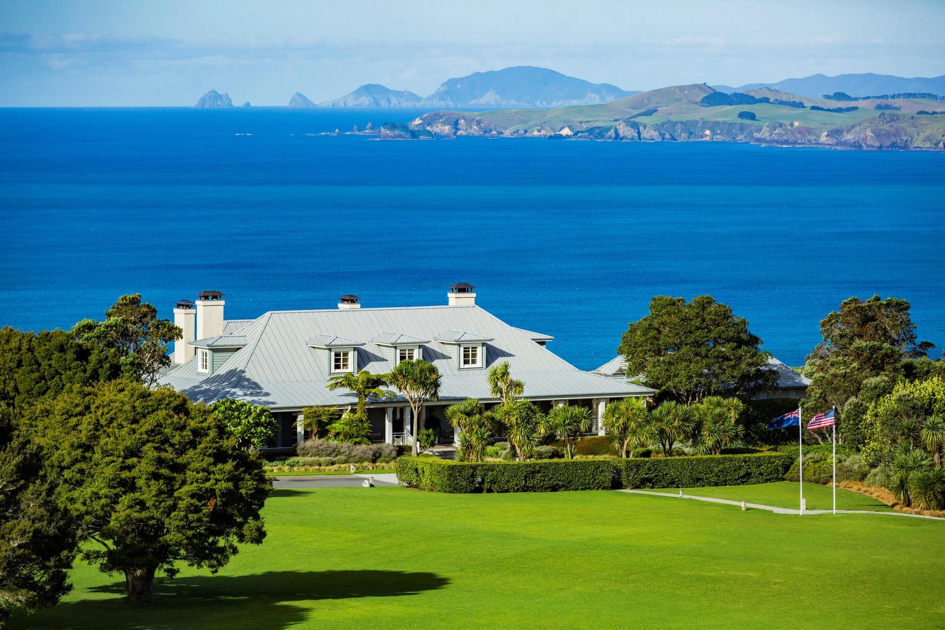 Overhead view of the coastal Kauri Cliffs Resort clubhouse