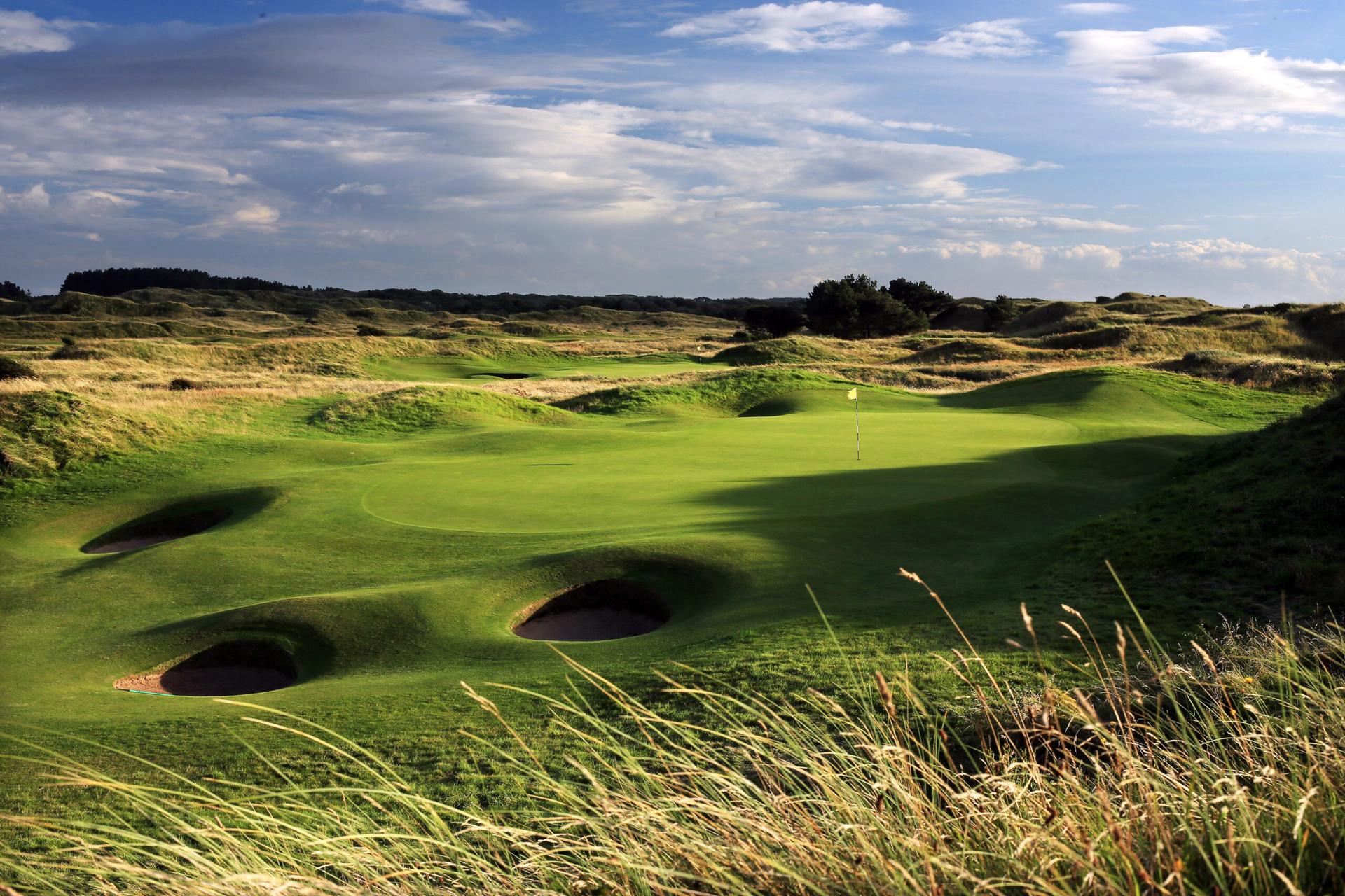 A perfectly manicured green surrounded by deep, strategic bunkers.