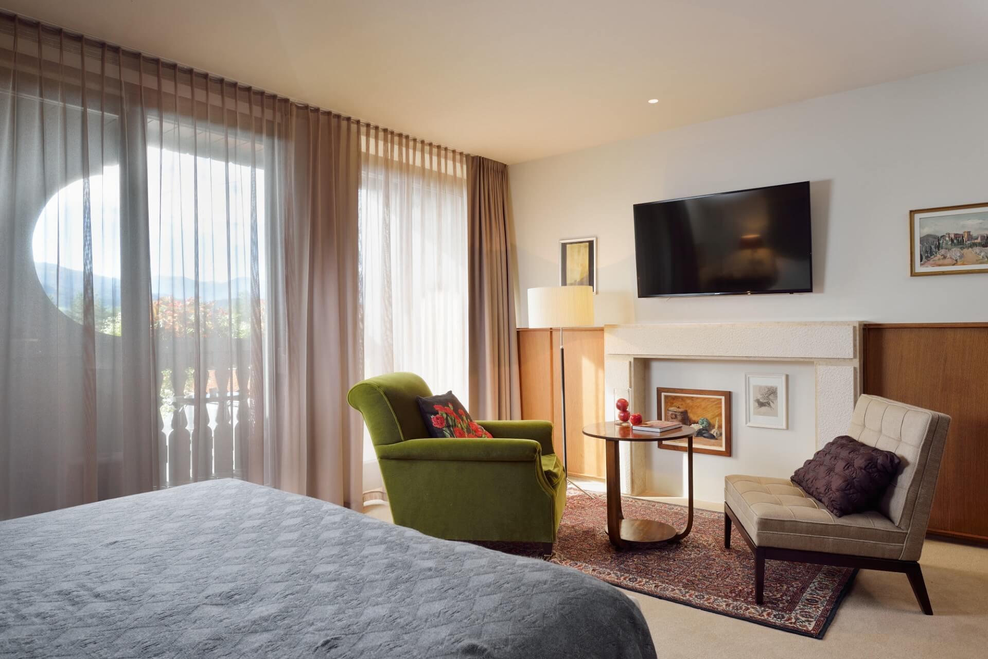 Double bed room at the resort with a seating area and flat screen Tv