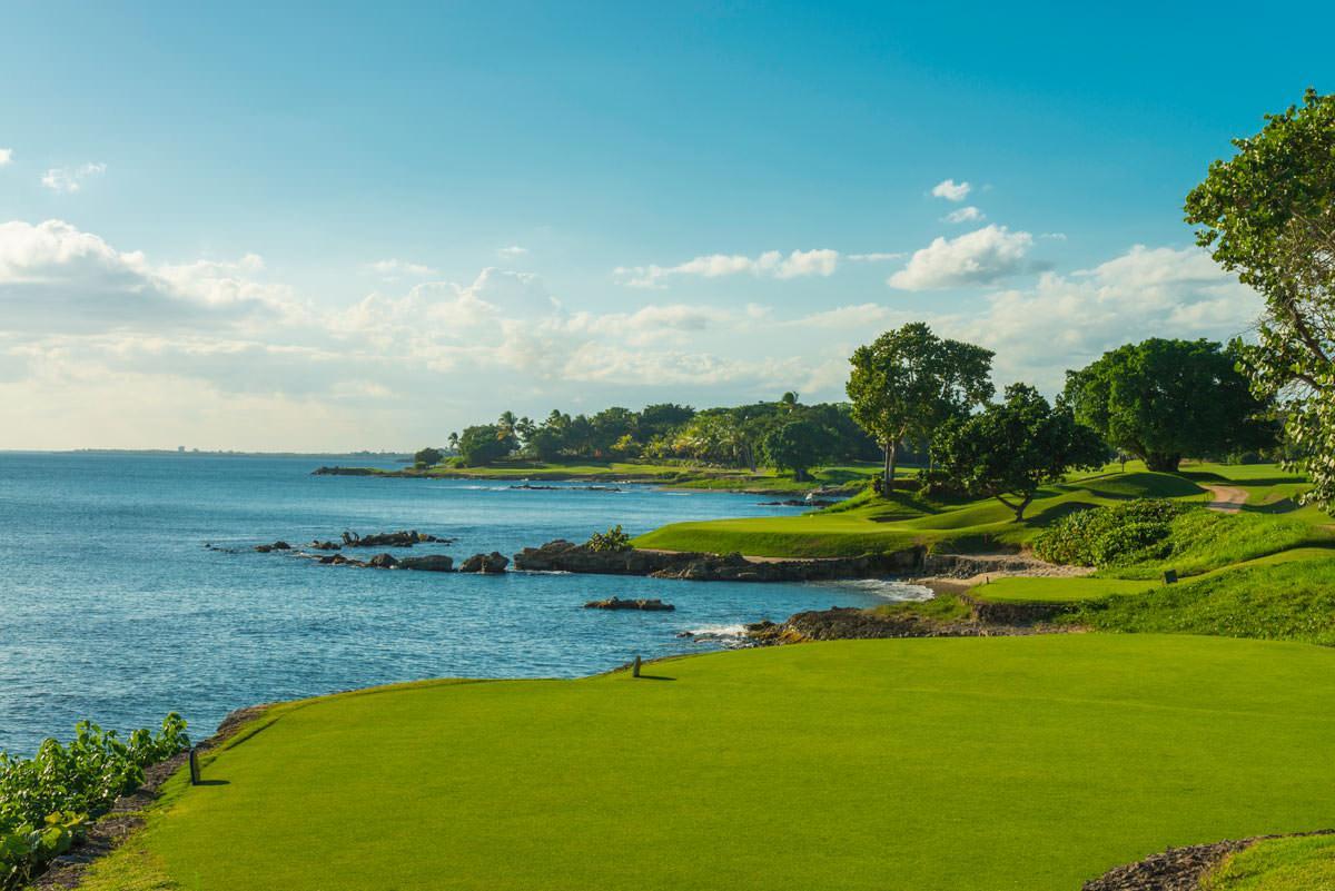 Panoramic view of the course under blue skies with sea views