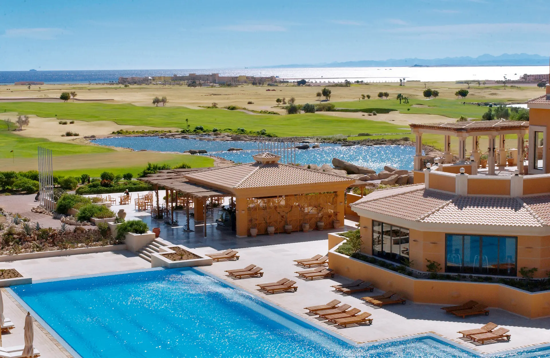 Overhead view of the The Cascades Golf Resort, Spa & Thalasso's swimming pool and golf course