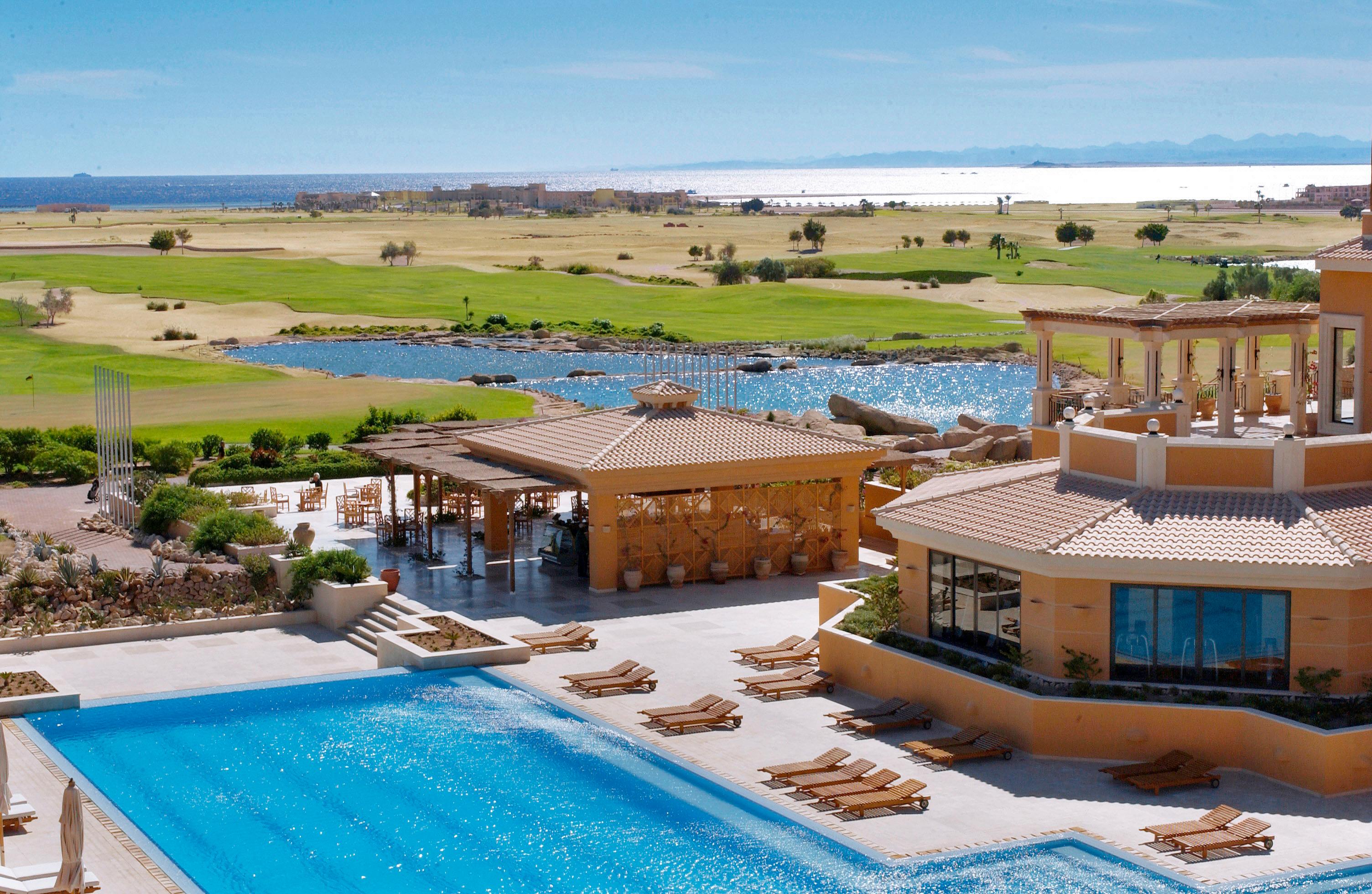 Overhead view of the The Cascades Golf Resort, Spa & Thalasso's swimming pool and golf course