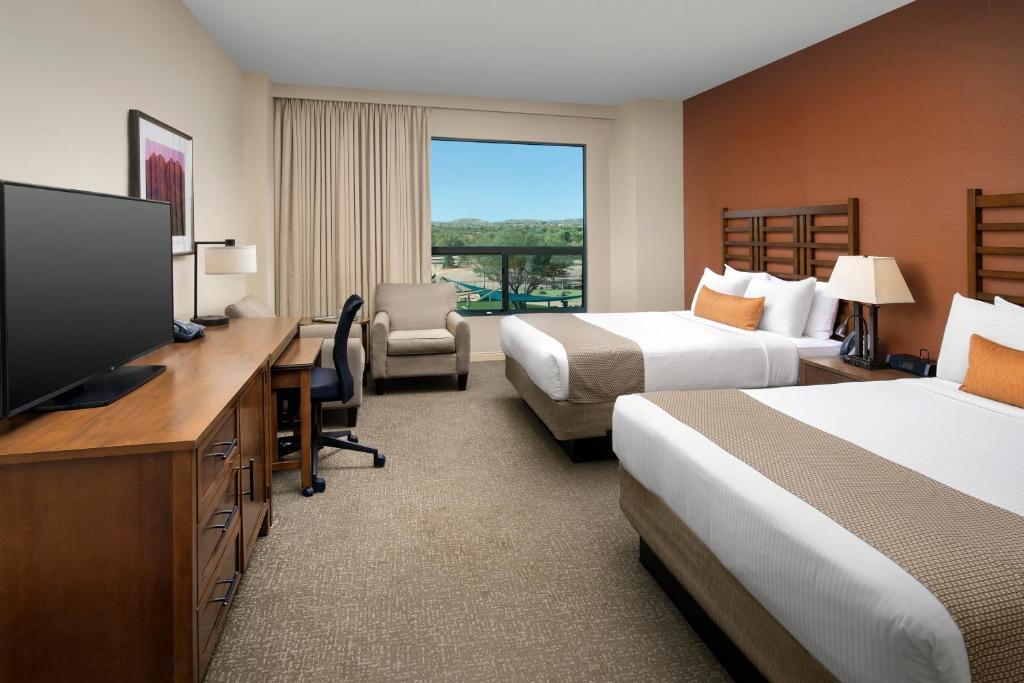 Double bed twin room with a sofa area and window views of the course