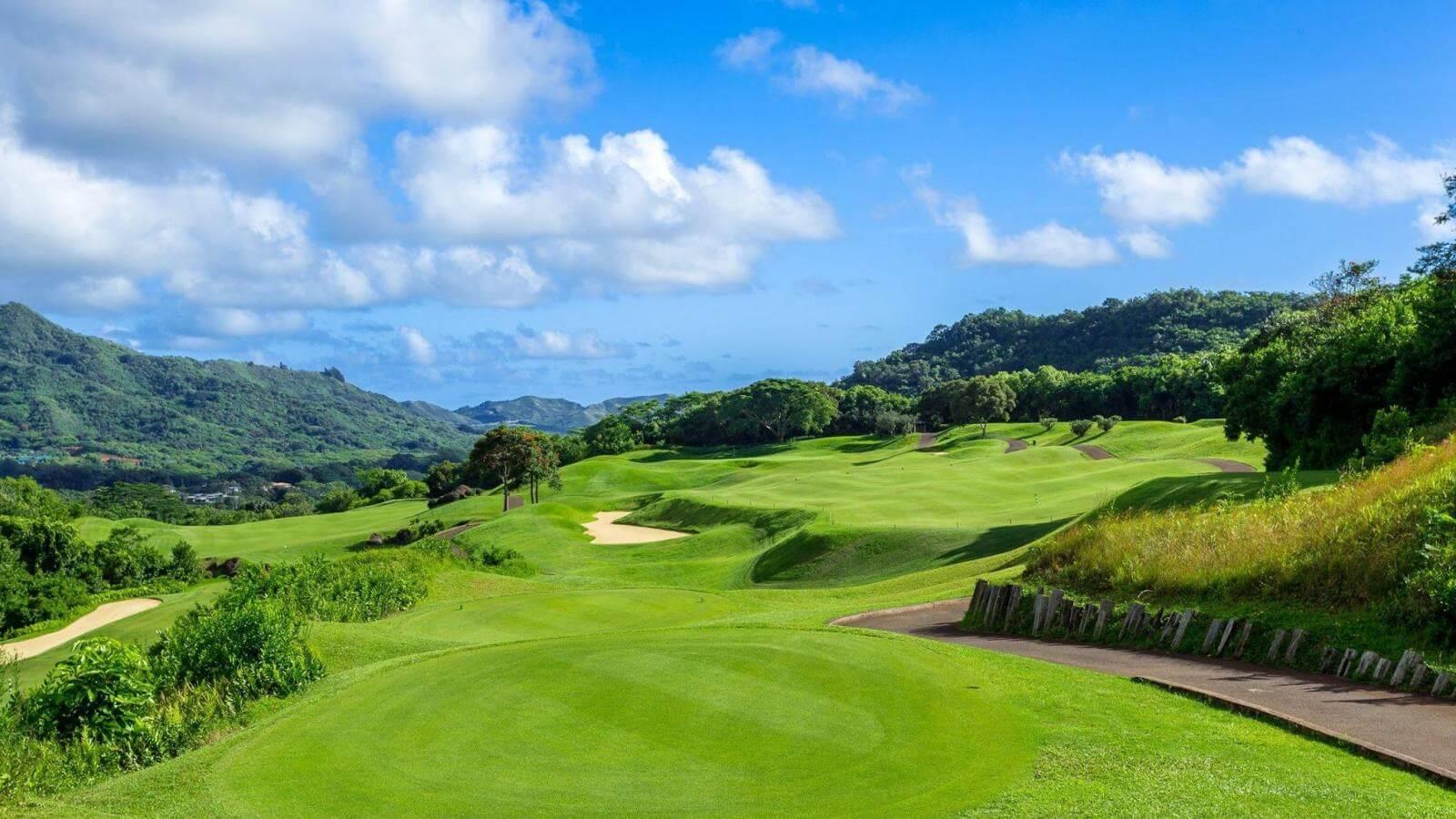 Undulating fairway at Royal Hawaiian