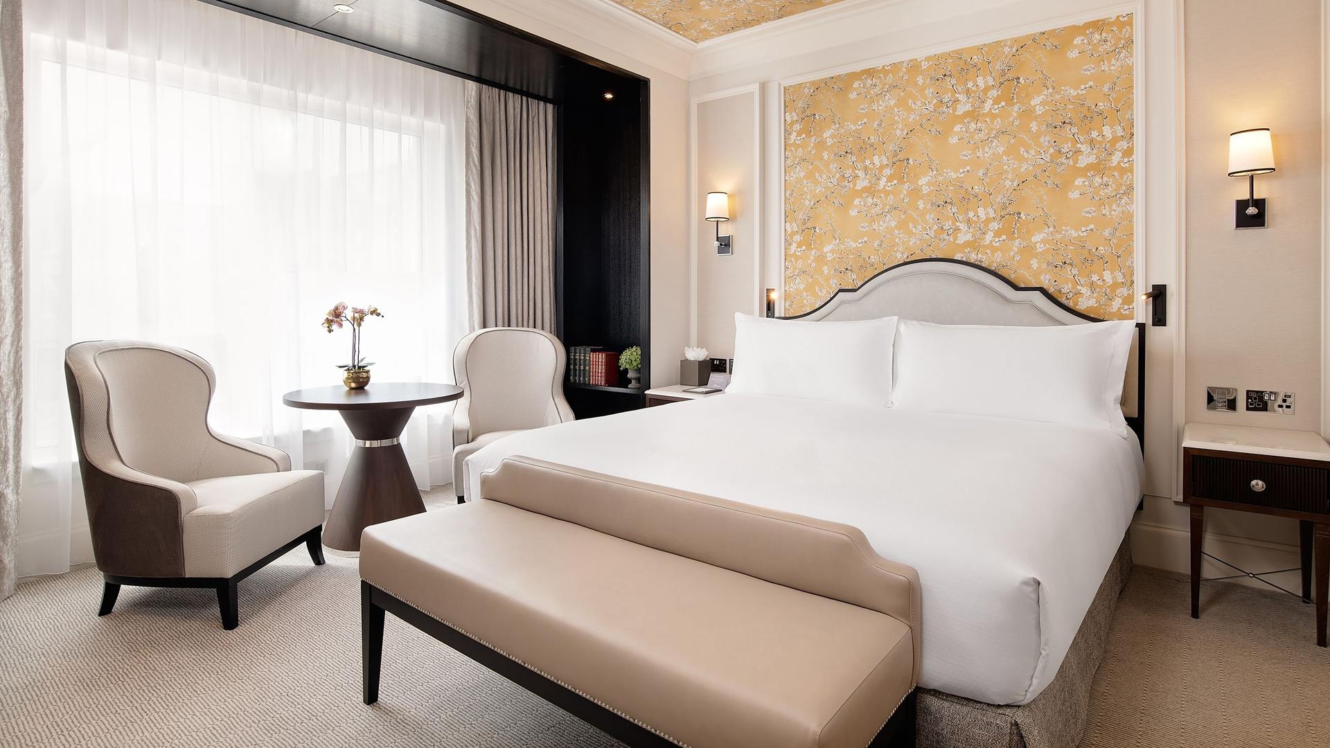 A modern grand double bed room at Fairmont Windsor Park